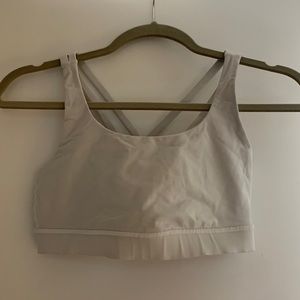 White lululemon sports bra